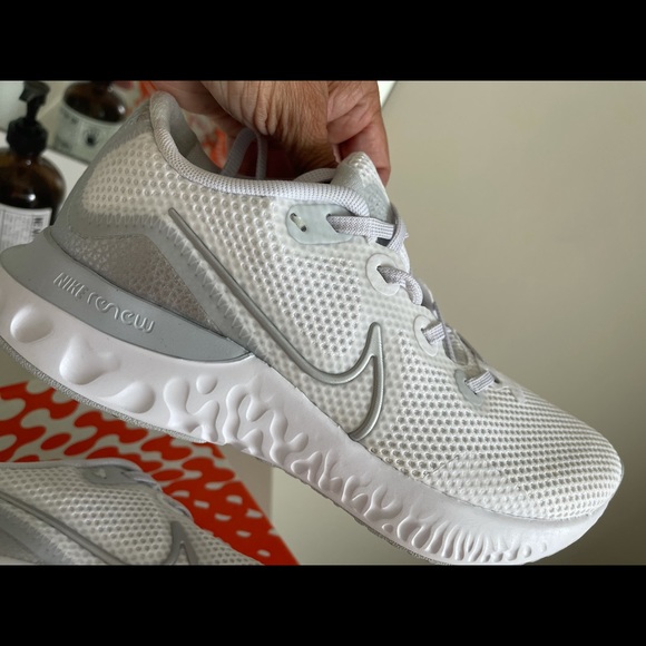 Nike renew light worn … - Picture 4 of 8